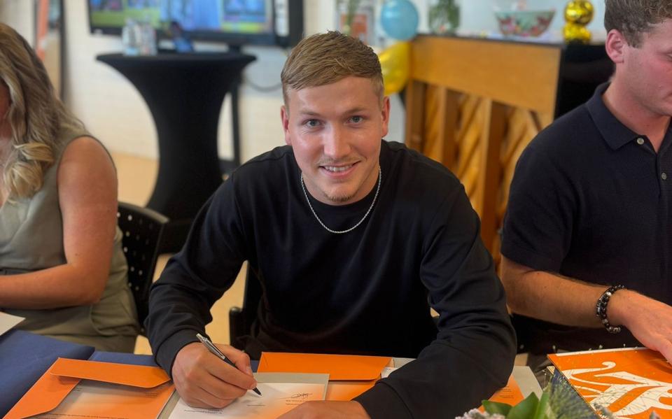 Meester Steyn is een van de eerste afgestudeerden van de Hanze-opleiding ALO-Pabo. Hij is gewoon docent én gymleraar.