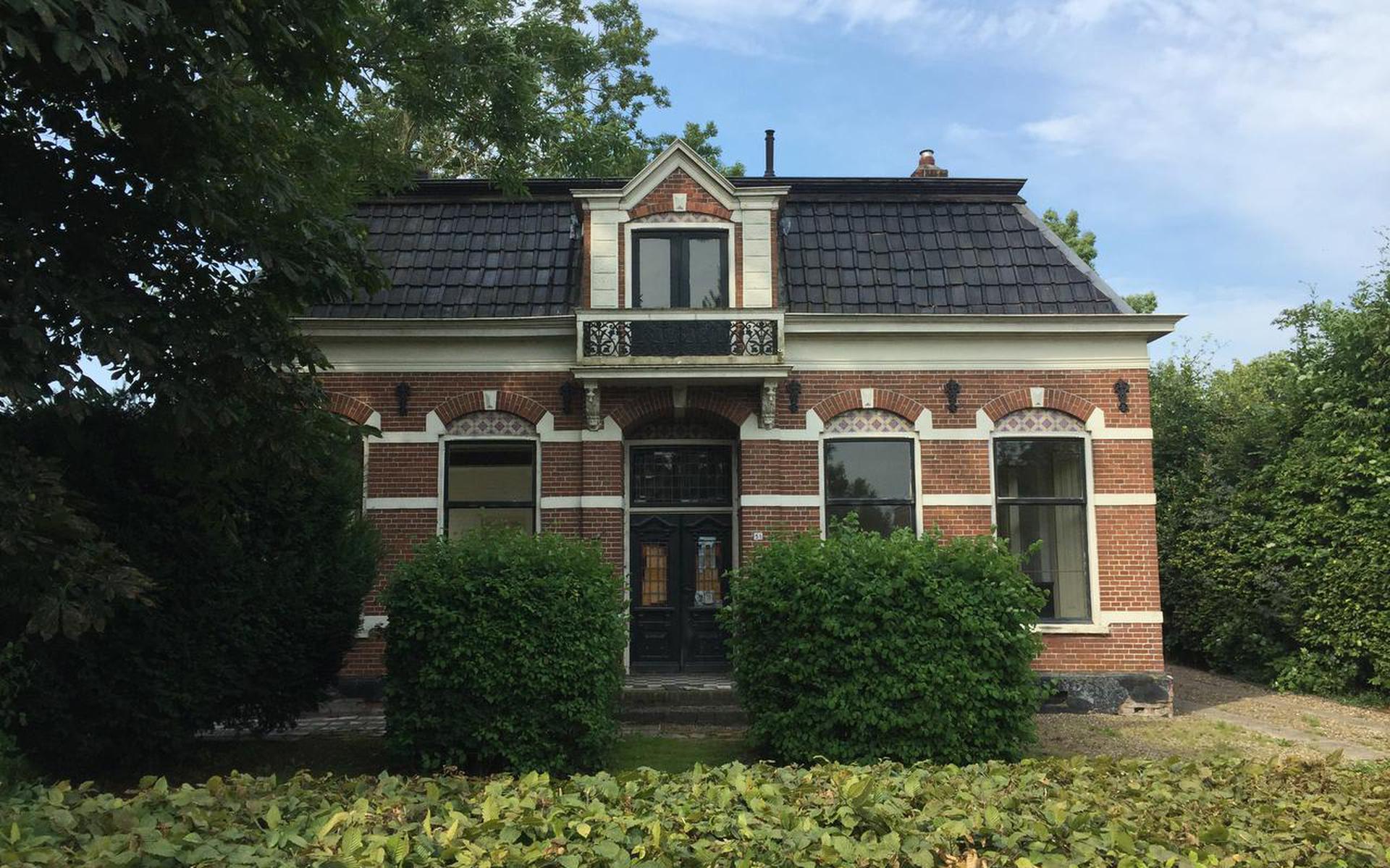 Het huis aan de Hoofstraat 51 in 't Zandt. Maandag komen de slopers.
