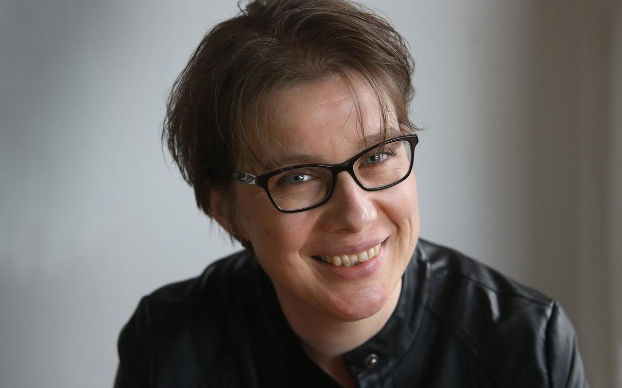 Annemarie de Vries kampt met een chronische dwangstoornis. ,,Ik laat me niet nog een keer onderuit schoppen door de dwang, door de corona." Annemarie de Vries kampt met een chronische dwangstoornis. ,,Ik laat me niet nog een keer onderuit schoppen door de dwang, door de corona."