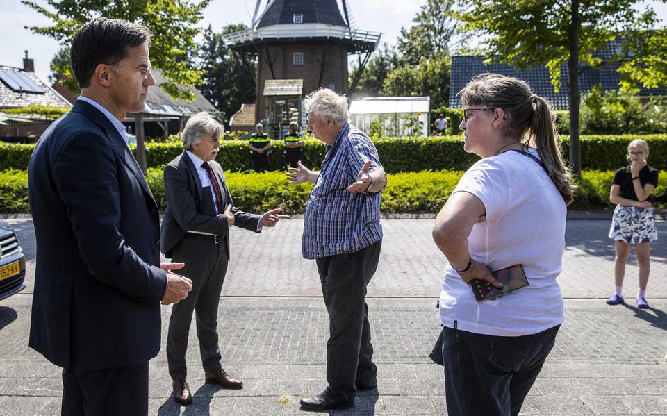 Minister-president Mark Rutte bij een eerder bezoek aan Groningen, samen met burgemeester Gerard Beukema van Eemsdelta.
