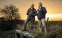 Fotograaf Otto Kalkhoven en schrijver Erik de Graaf op ontdekkingstocht door Het Hogeland. Foto Otto Kalkhoven

