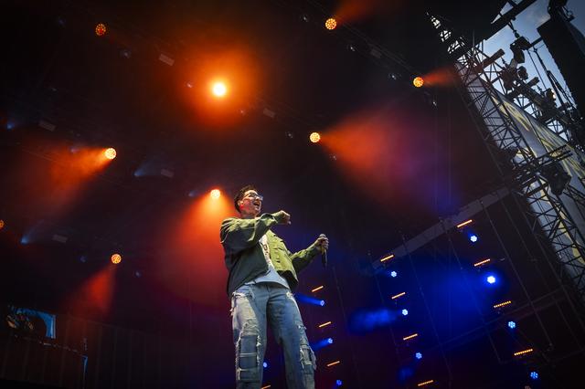 Jong en oud geniet van de zegetocht van Kraantje Pappie in het Stadspark in Groningen
