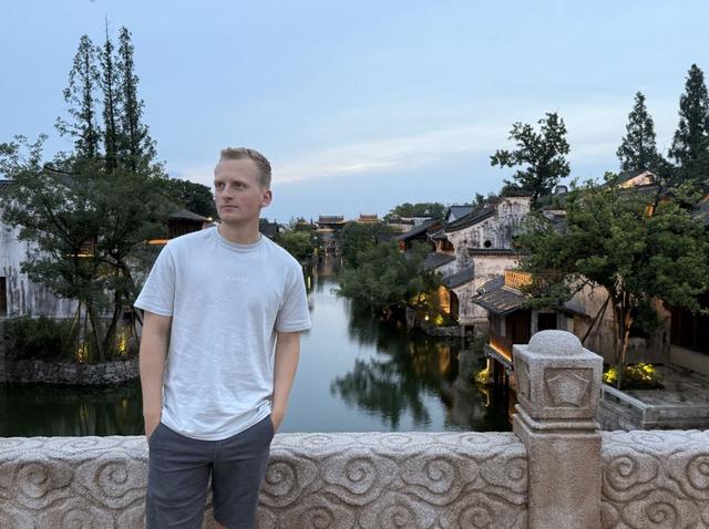 Lars Koehoorn uit Winschoten schrijft in China hits voor de grootste sterren. Hoe gaat ‘In de naam v