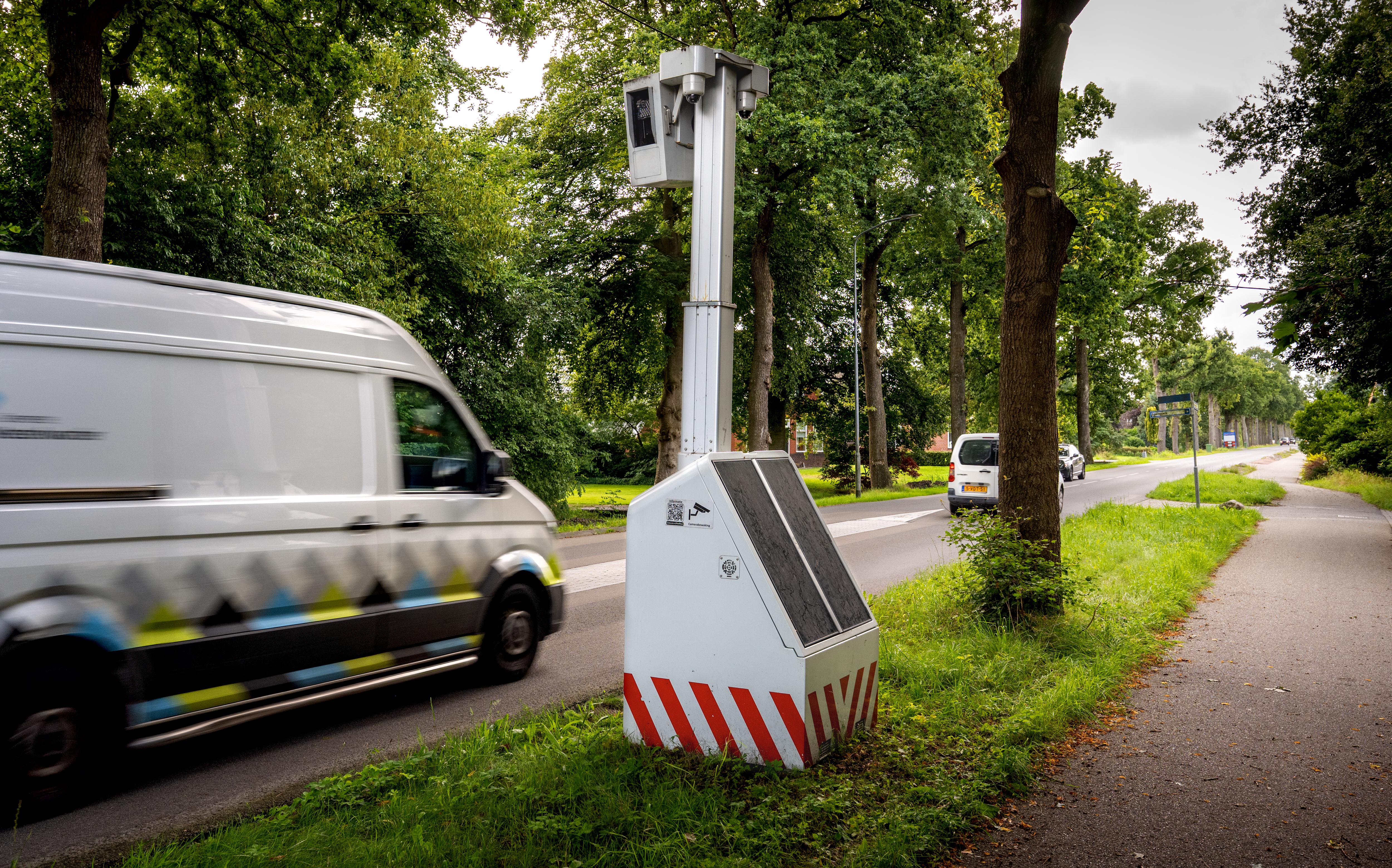 De mobiele flitspaal aan de Oudestreek in Zevenhuizen.