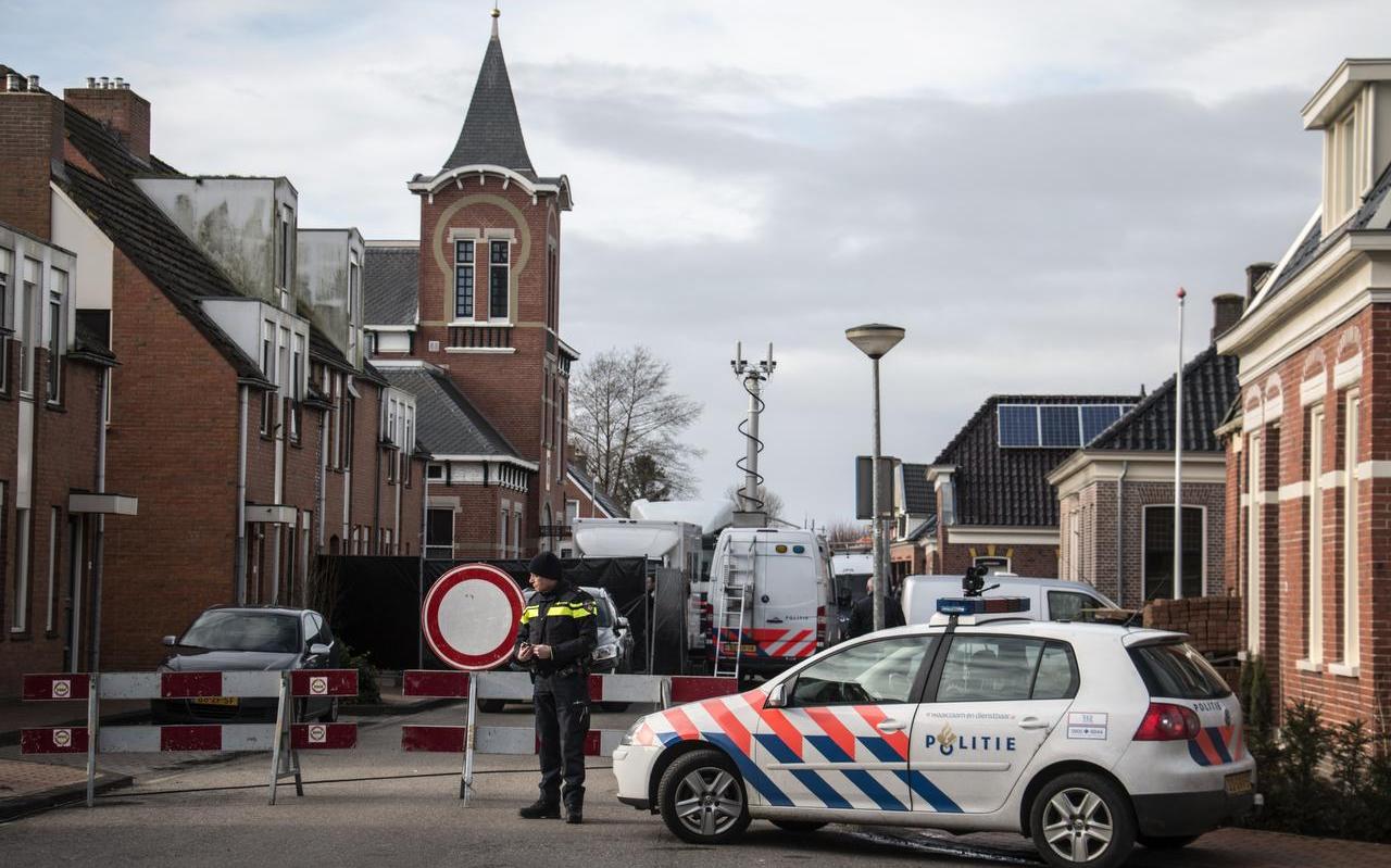 De politie reconstrueerde in Kloosterburen de dood van Jesse van Wieren uit Leens. De politie reconstrueerde in Kloosterburen de dood van Jesse van Wieren uit Leens.
