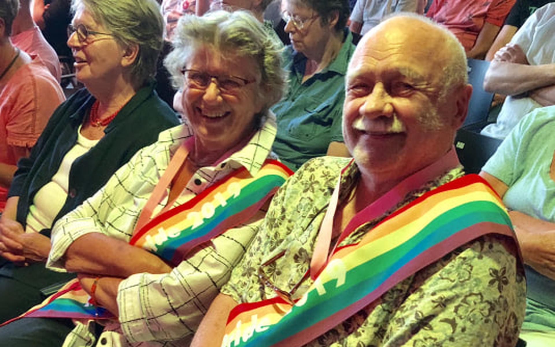 Mrs. en Mr. Senior Pride 2019 met links Marjet Bos uit Oldambt. Foto: ANBO