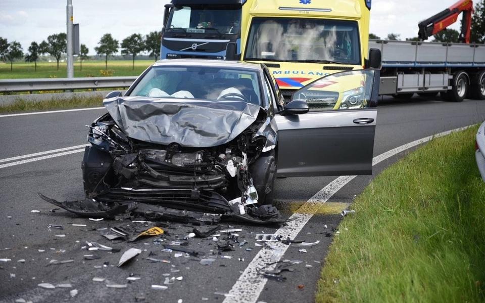 Automobilist gewond door botsing op N366 bij Nieuwe Pekela. Automobilist gewond door botsing op N366 bij Nieuwe Pekela.