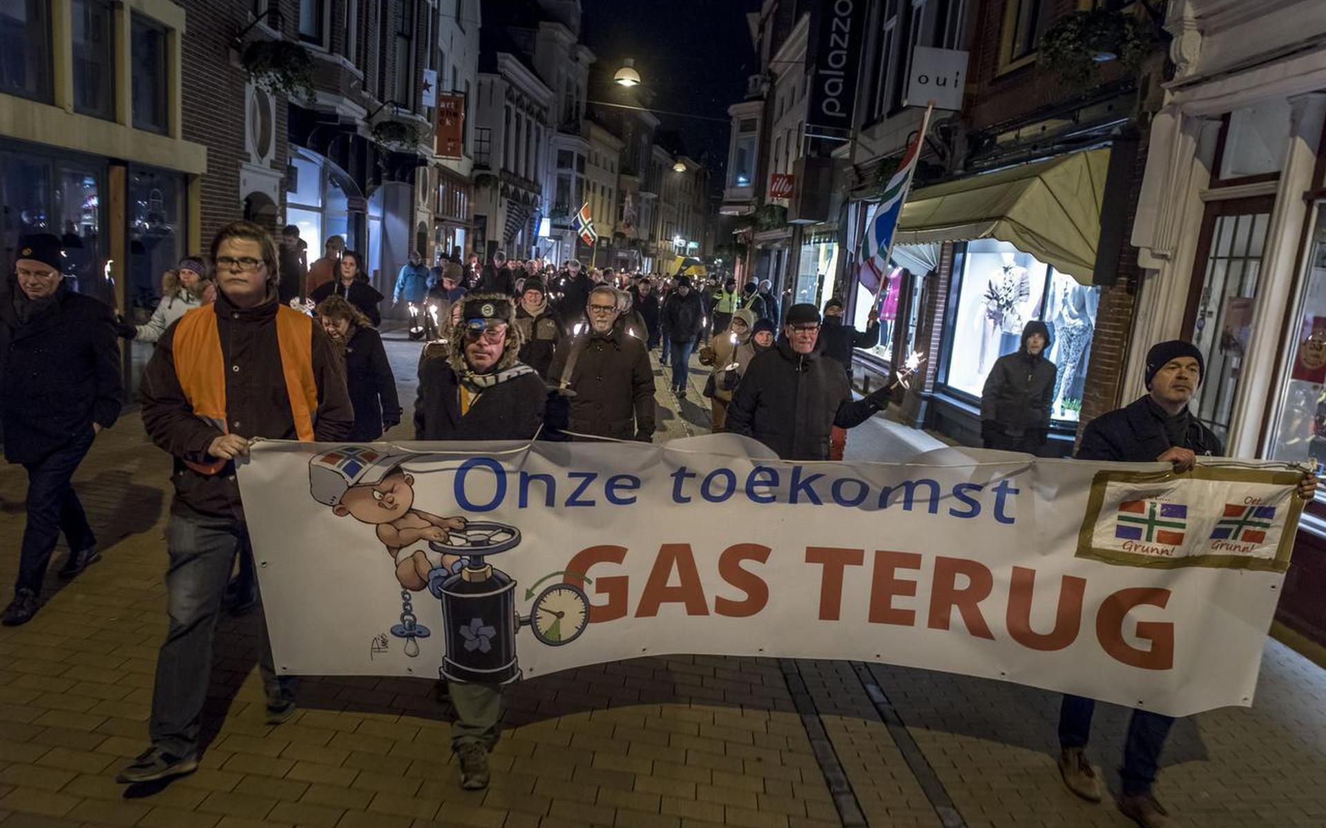 Verontruste Groningers liepen in februari 2017 mee in een fakkeloptocht door het centrum van Groningen om hun stem te laten horen tegen de gaswinning in de provincie. 
