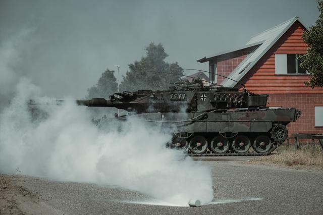 Wat zien we op het nieuwe oefenterrein De Haar bij Assen? Chinookheli’s en ook de Leopardtank