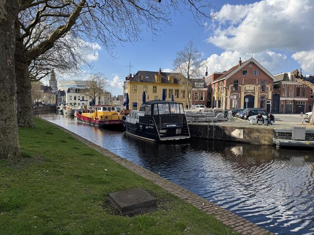 Nieuwe fietsbrug door Oosterhaven in Groningen kost Eric (59) en Harald (58) hun ligplaats. ‘Ik ben 