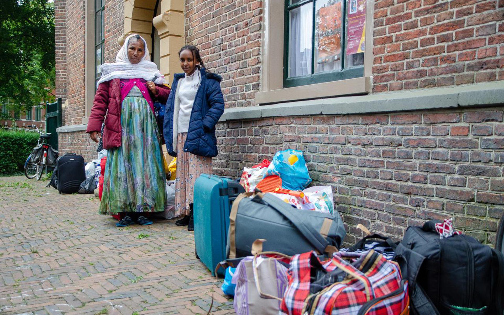 Vluchtelingen Verlaten Nieuwe Kerk - 'Mensen Belden Of Ze Konden Helpen ...