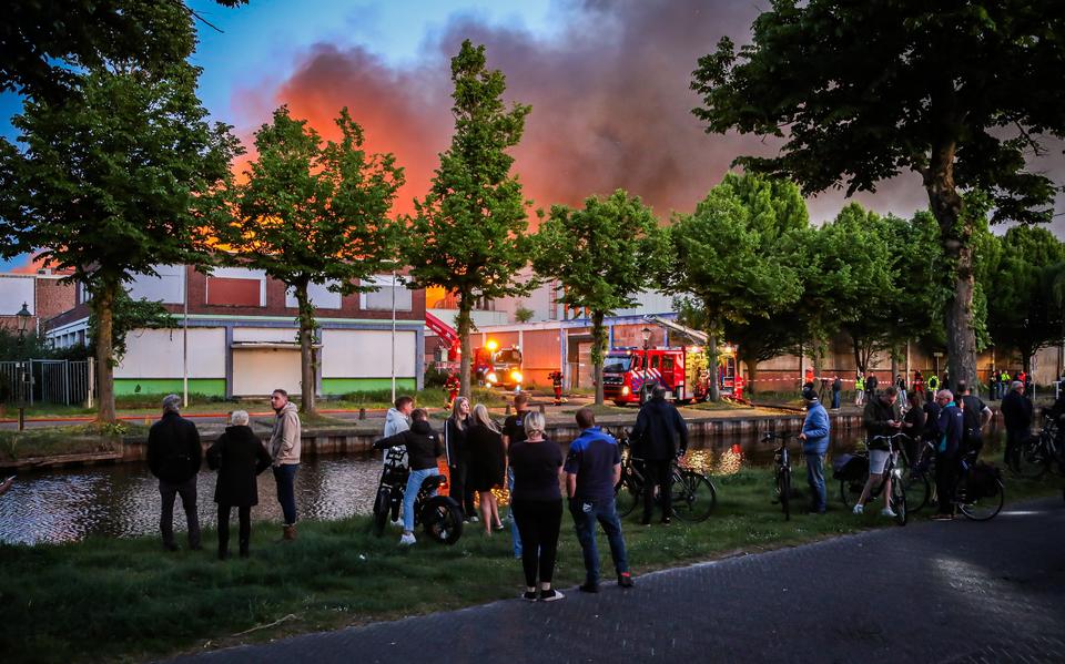 De brand trok in totaal 500 kijkers. Een van hen was eigenaar Mark Reinders van HempFlax.