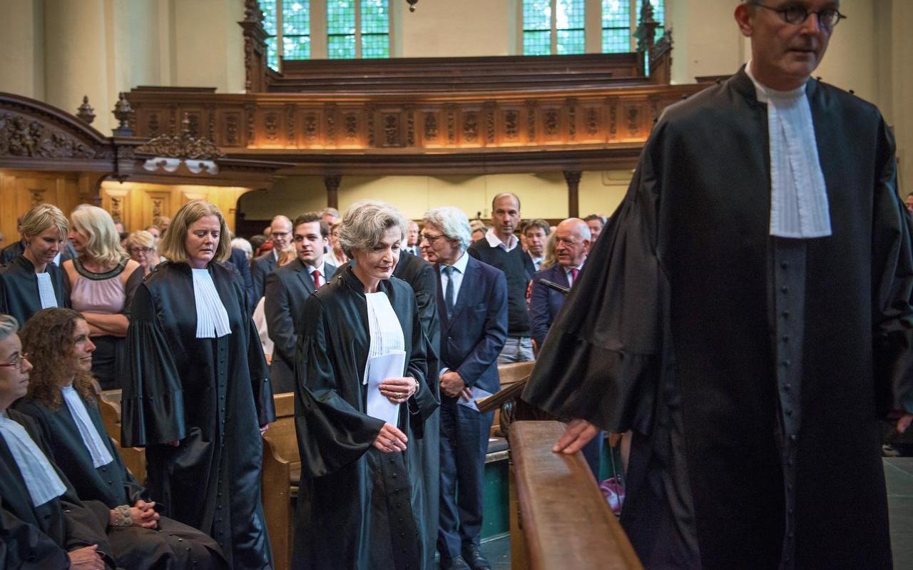 De opgestapte rechtbankpresident Maria van de Schepop (midden) in 2017, toen net geïnstalleerd. Foto: Archief Corné Sparidaens De opgestapte rechtbankpresident Maria van de Schepop (midden) in 2017, toen net geïnstalleerd. Foto: Archief Corné Sparidaens