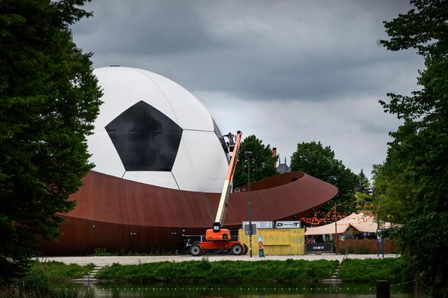 Met DOT als reuzenvoetbal is Groningen klaar voor het WK