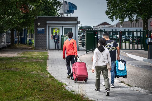Groningen en vier andere steden roepen op: stel illegaliteit niet strafbaar. ‘Geen enkel mens moet i