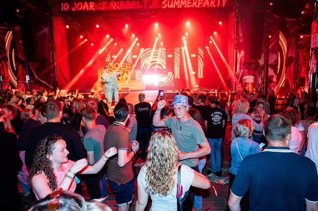 t Nibbeltje Summer Party: Topfeest in Midwolda