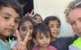 Een selfie met kinderen in Moria, een jaar geleden.