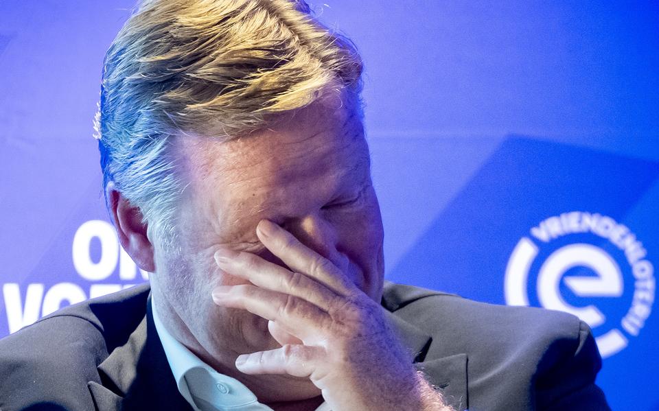 Ronald Koeman ontvangt een Eredivisie Oeuvre Award en prijst zijn vrouw Bartina Koeman