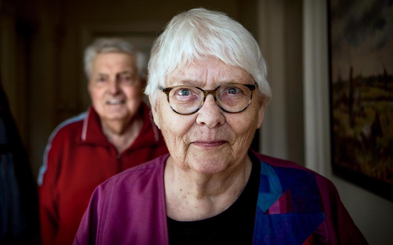 Schrijfster Gré van der Veen uit Veendam tekent dit jaar voor het begunstegersbouk van stichting ’t Grunneger Bouk. Met echtgenoot Harm. Schrijfster Gré van der Veen uit Veendam tekent dit jaar voor het begunstegersbouk van stichting ’t Grunneger Bouk. Met echtgenoot Harm.