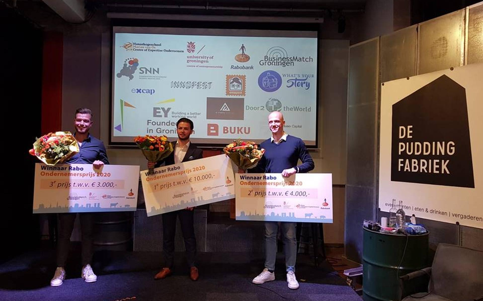 Studenten Kenny Nuijens, Joris Koops (winnaar Rabo Ondernemersprijs) en Tristan Hofman.