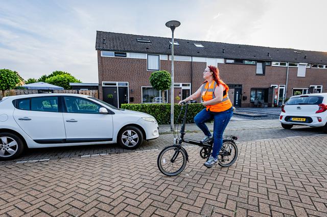 Van Drieborg tot Uithuizermeeden: Beaudine (27) speurt in heel Groningen naar luchtacrobaten. ‘Ik kr