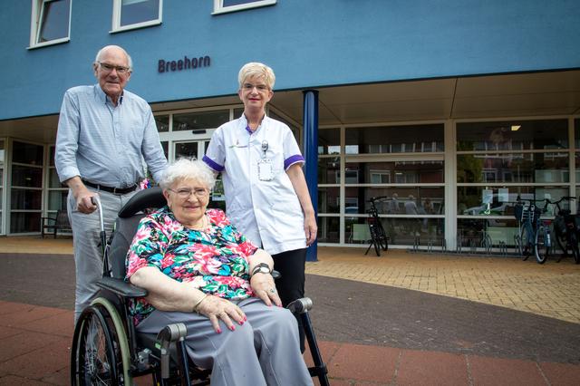 André Hazes en Mart Hoogkamer werken mee in zorginstelling in Veendam. ‘Ze hebben een grote bek, maa