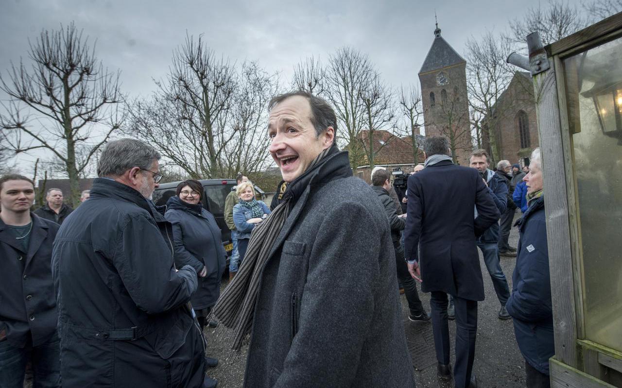 Zeerijp, 10-01-2018, Minister Eric Wiebes van Economische Zaken en Klimaat is aangekomen in het dorp Zeerijp in Groningen
