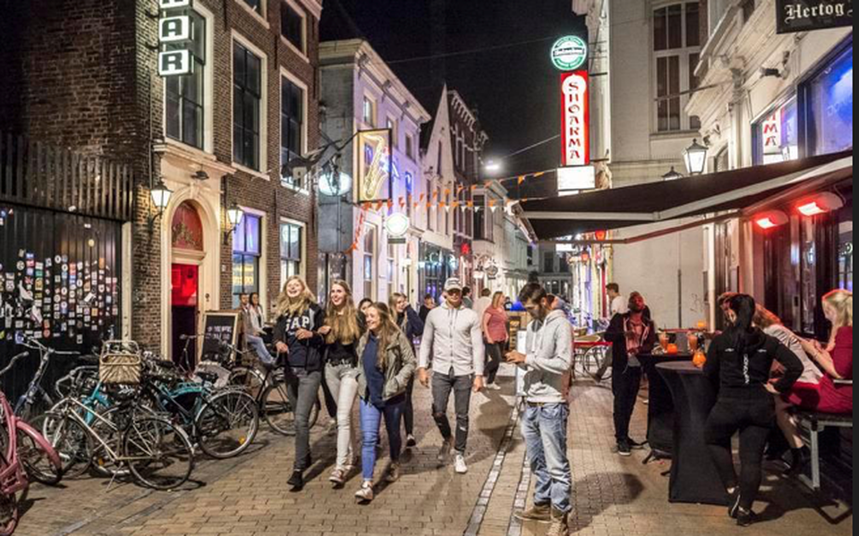 Man (26) Slaat Iemand Met Glas In Het Gezicht In Kroeg In Groningen ...