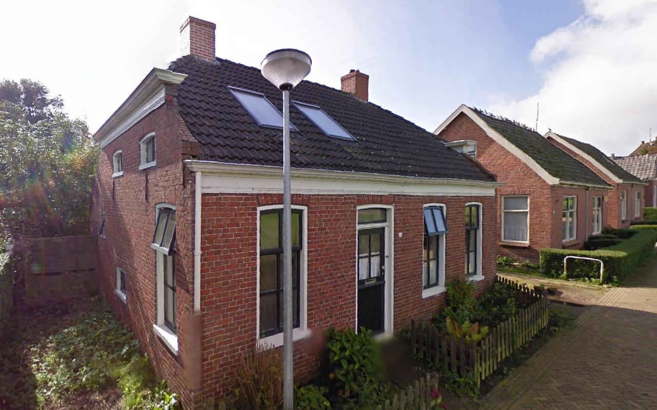 De arbeidershuisjes aan de Slagtersrijge in Ezinge. Foto: Google Streetview. De arbeidershuisjes aan de Slagtersrijge in Ezinge. Foto: Google Streetview.