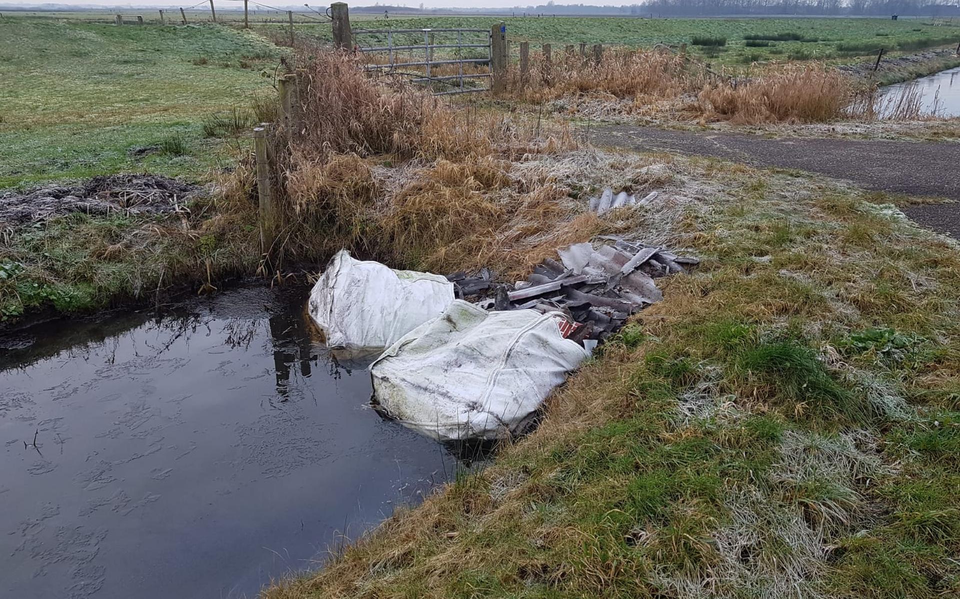 Asbestdumping bij natuurgebied Lettelberterpetten.