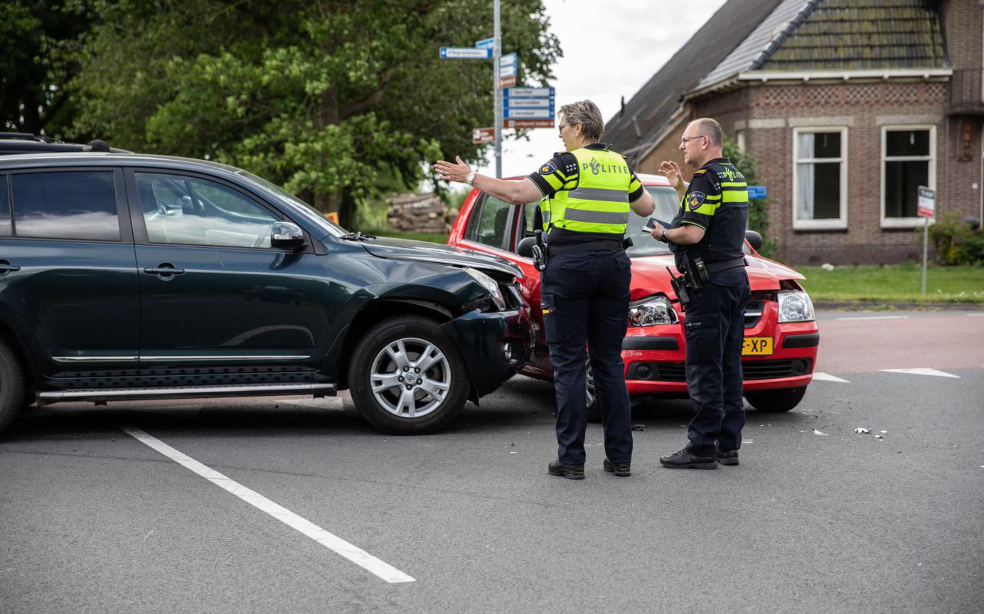 Vrouw Gewond Na Botsing Op De Kruising Bovenweg Met De Lageweg In ...