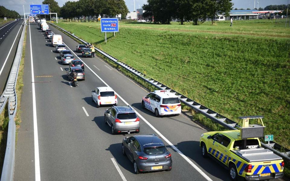 File op de A7 richting Winschoten door ongeluk bij Zuidbroek. File op de A7 richting Winschoten door ongeluk bij Zuidbroek.