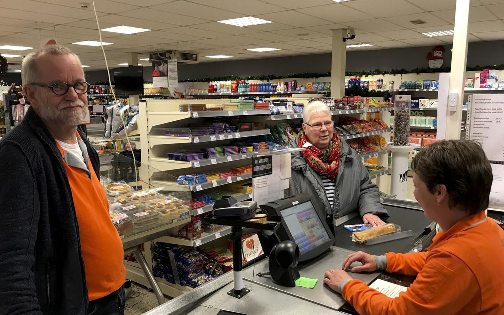 Medewerkers buurtsuper Holwierde trillen na van overval met mes
