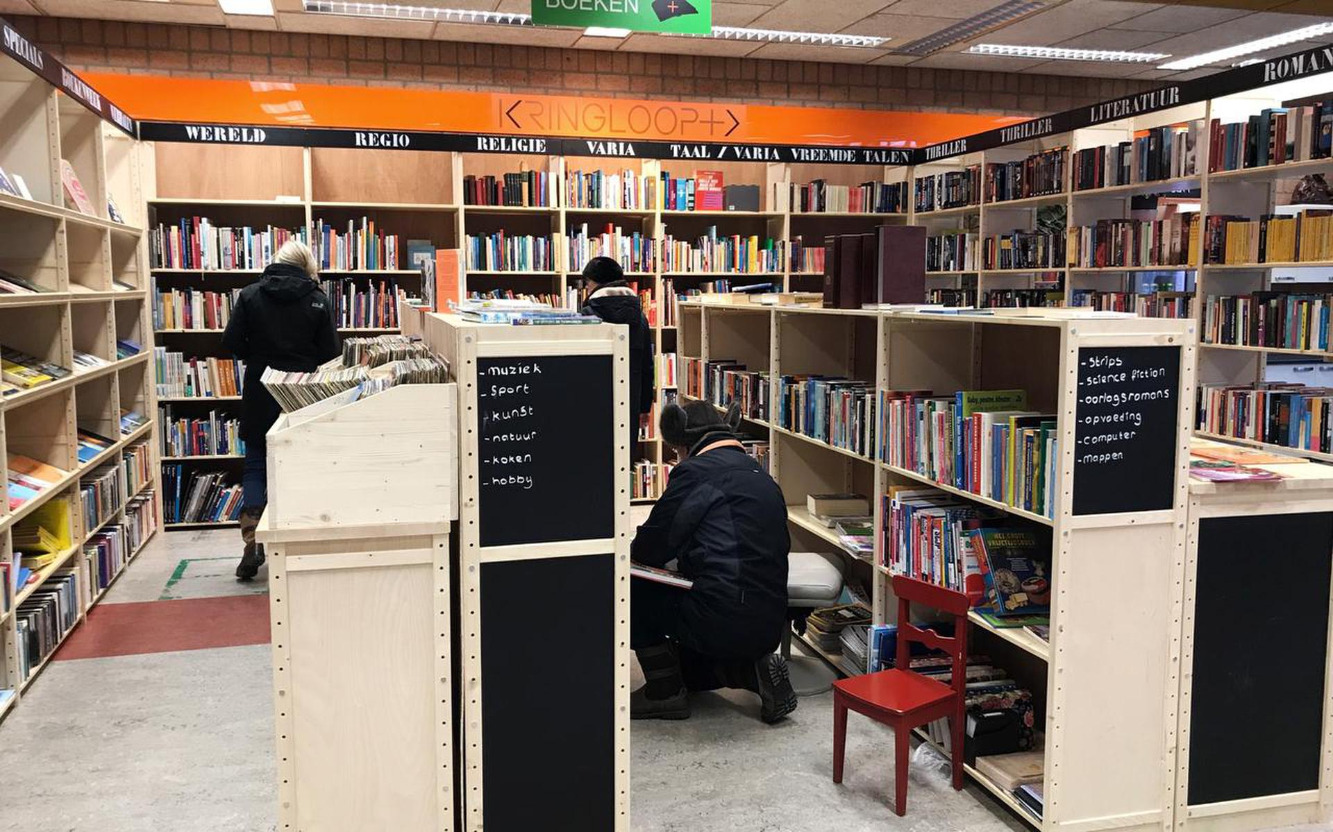 Kringloop+ is vandaag jarig. Ter ere van het vierjarig bestaan is de winkel opgeknapt. Zo is bijvoorbeeld de boekenhoek opnieuw ingericht.
