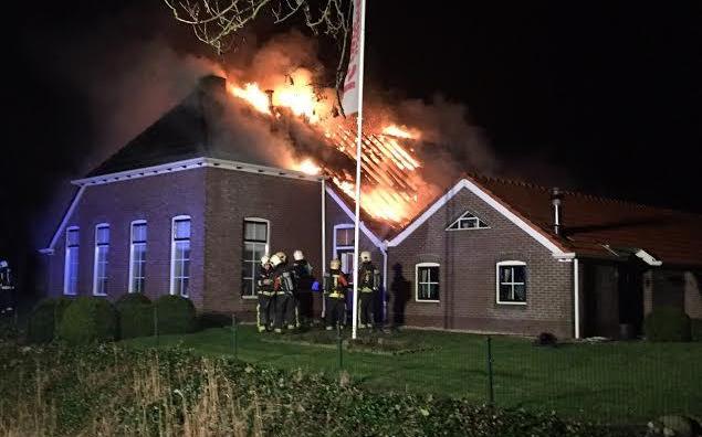 Brand verwoest boerderij in Holwierde - Dagblad van het Noorden - Dagblad van het Noorden