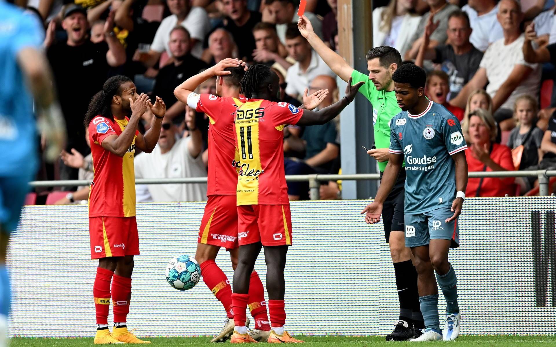 Go Ahead Eagles twee wedstrijden zonder Fernandes na rode kaart
