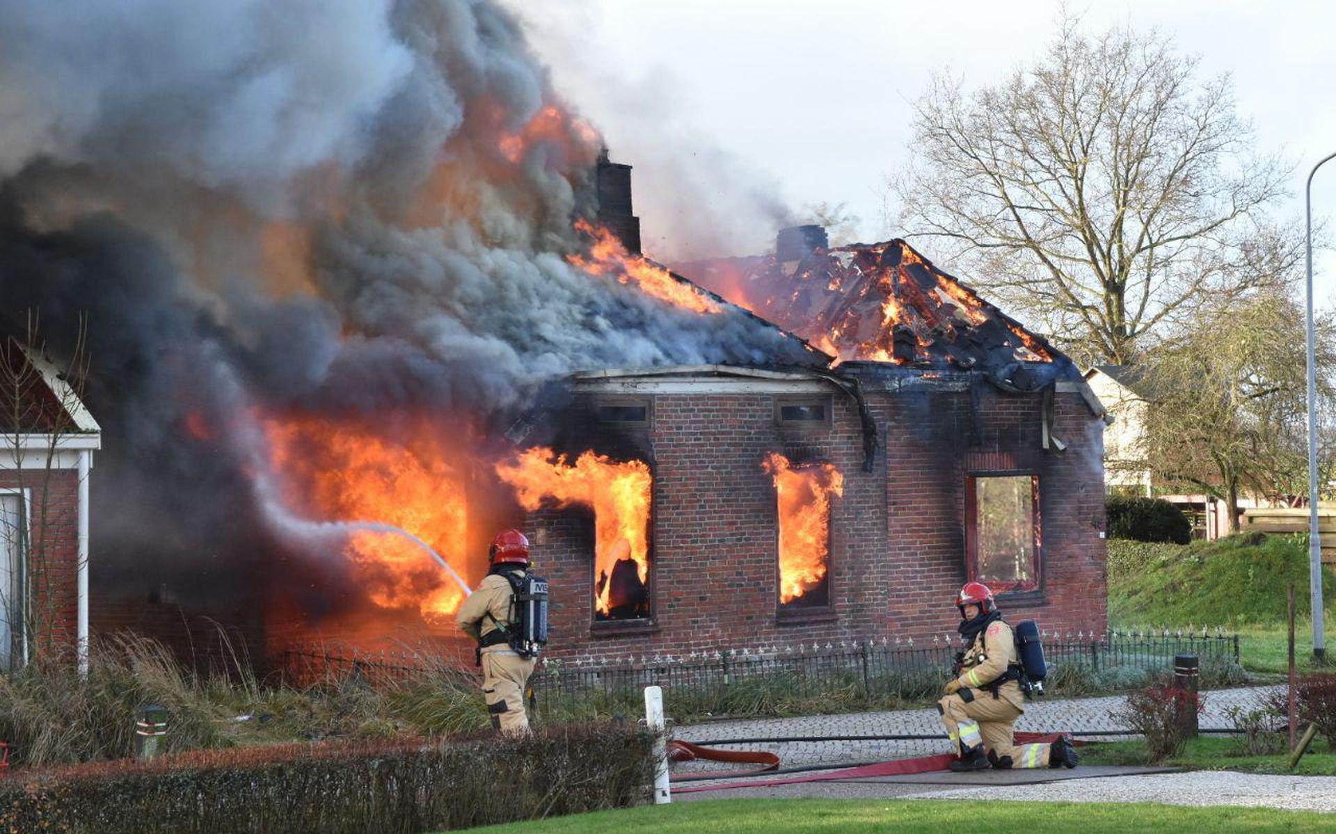Hevige rookontwikkeling bij woningbrand in Borgsweer (update) - Dagblad van het Noorden - Dagblad va