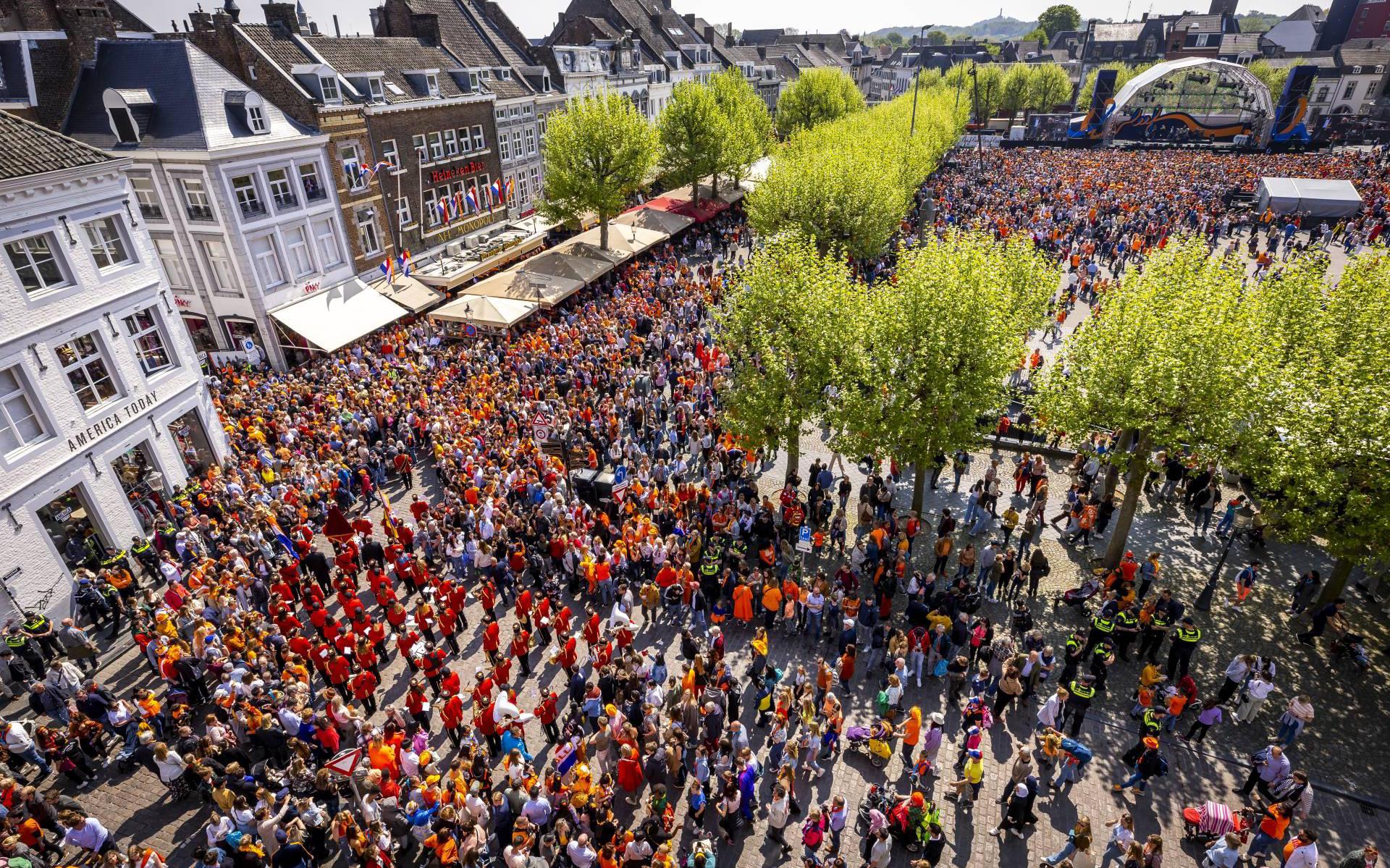 Circa 40.000 bezoekers bij Koningsdag in Maastricht Dagblad van het