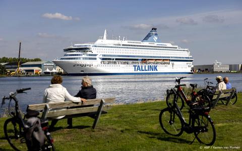 Eerste asielzoekers komen naar cruiseschip in Velsen-Noord