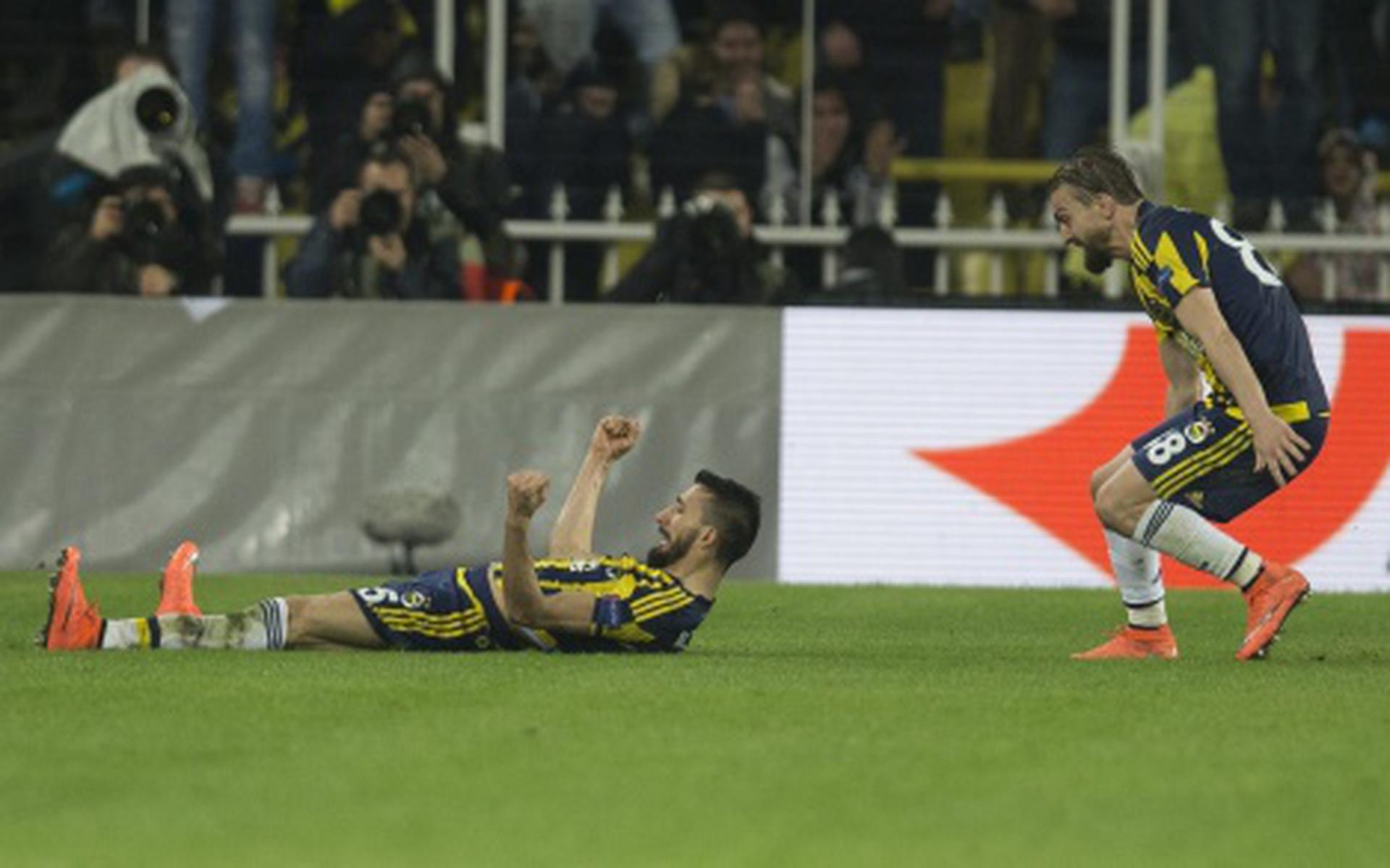 Topal laat Fenerbahçe winnen