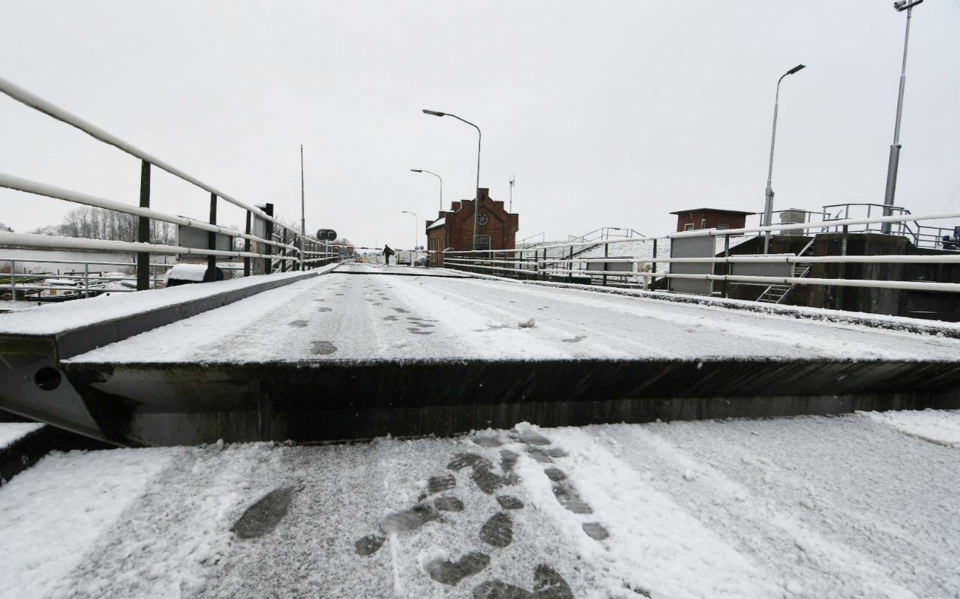 Storing Reitdiepbrug bij Zoutkamp verholpen (update) - Dagblad van het Noorden - Dagblad van het Noo