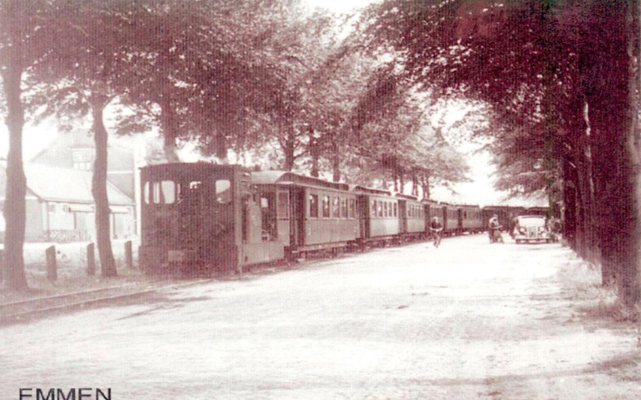 Een tram van de EDS in Emmen in de jaren dertig. Een tram van de EDS in Emmen in de jaren dertig.