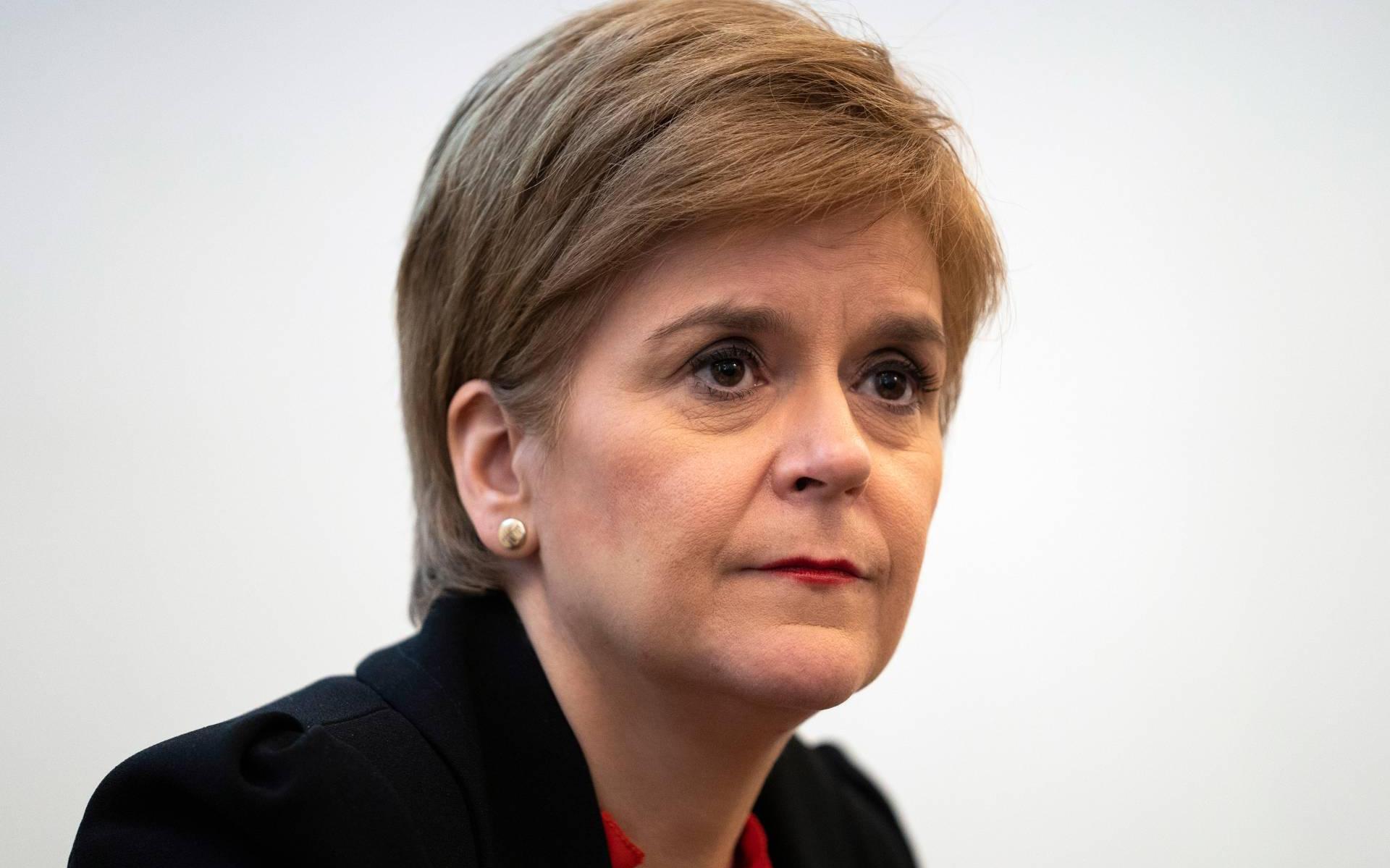 Ook Schotse leider adviseert dragen mondbedekking