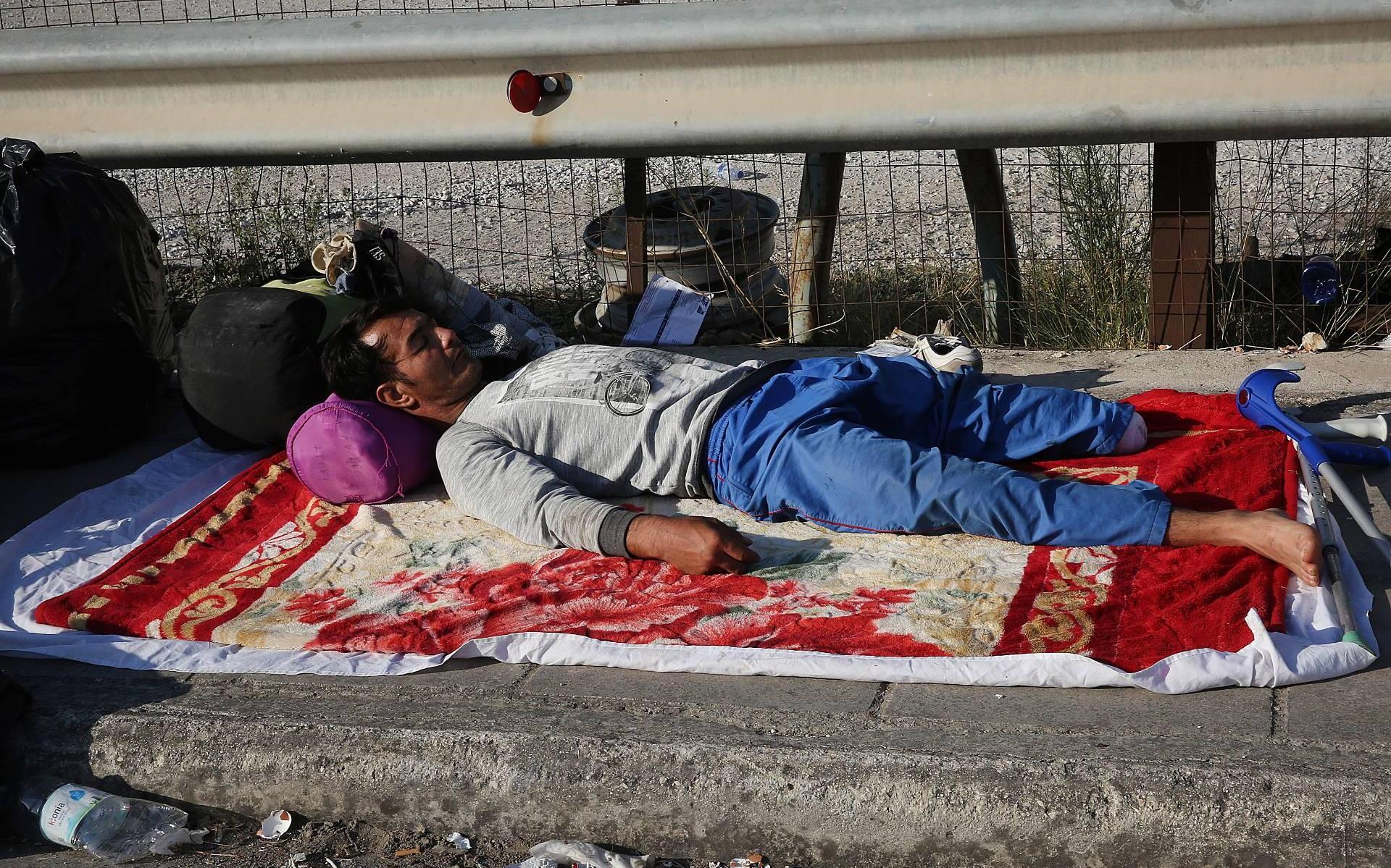 Migranten Lesbos blijven massaal weg bij nieuw kamp