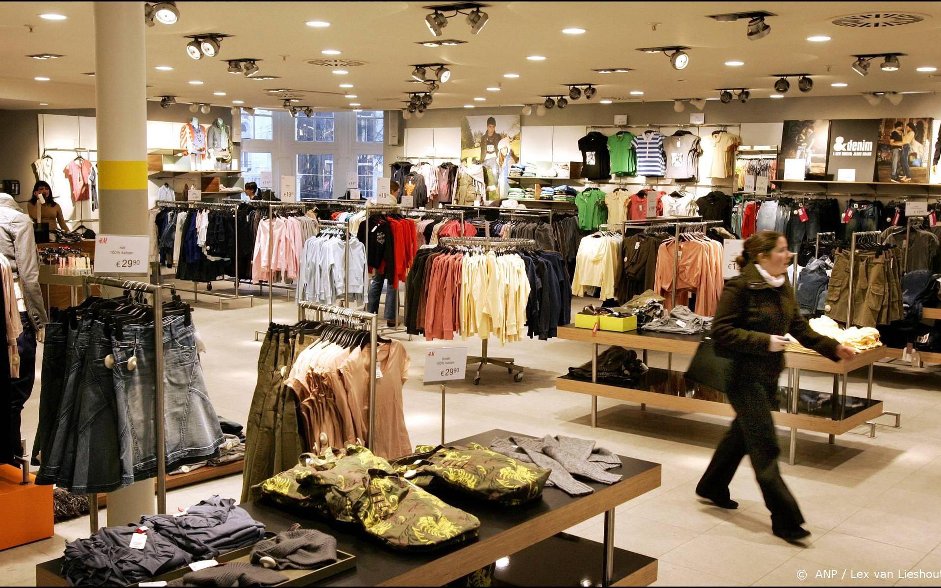 Uittrekken arm Afwezigheid H&M gaat kledingzaken openstellen voor winkelen op afspraak - Dagblad van  het Noorden