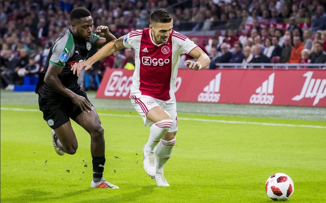 Zeefuik (links) in duel met Dusan Tadic. Zeefuik (links) in duel met Dusan Tadic.
