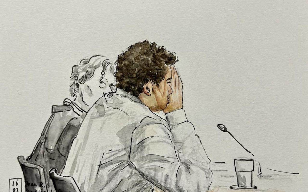 Verdachte Jean R. in de rechtbank van Groningen. Verdachte Jean R. in de rechtbank van Groningen.