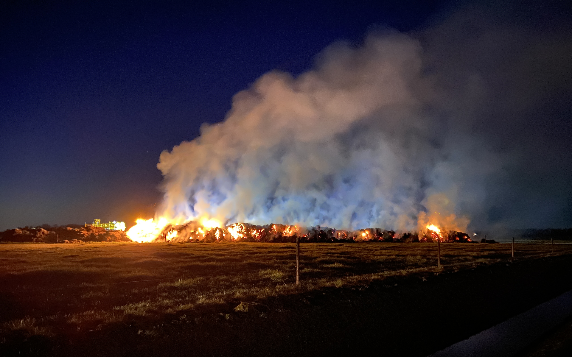 Hooibult staat in brand nabij Eursinge
