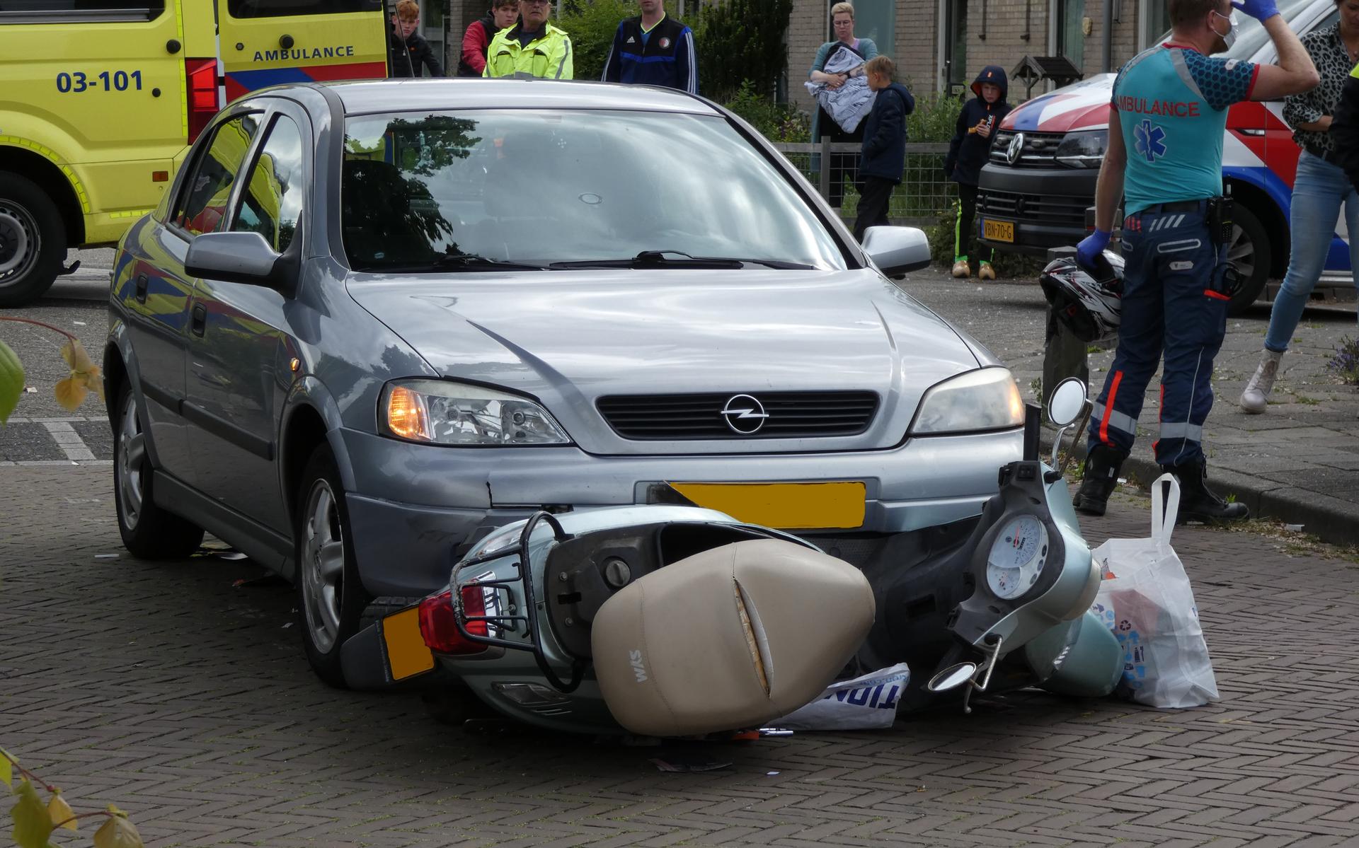 Scooterrijder gewond bij botsing met auto in Smilde - Dagblad van het Noorden