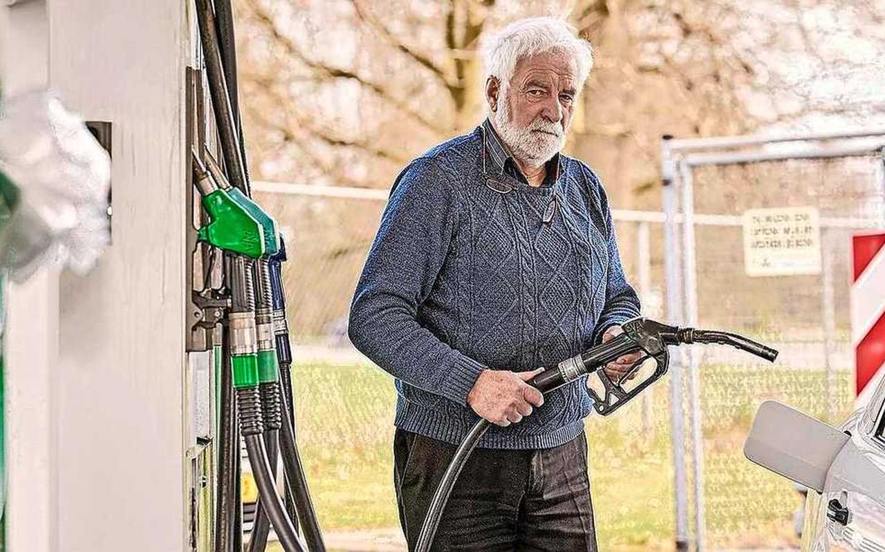 Vanaf het moment dat hij mocht autorijden is Nico Ockhuisen een fervent dieselrijder. „Benzine was destijds twee keer zo duur en slurpte veel en veel meer, dus diesel was vreselijk populair.” Vanaf het moment dat hij mocht autorijden is Nico Ockhuisen een fervent dieselrijder. „Benzine was destijds twee keer zo duur en slurpte veel en veel meer, dus diesel was vreselijk populair.”